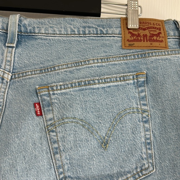 NWT Levi’s Light Blue Cut-Off Distressed Jean Shorts Size 20W - Picture 5 of 6